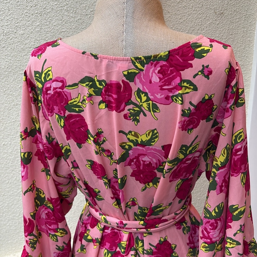 Vintage Betsey Johnson beautiful floral ‘80’s blouse w/ wrapped around tie. - Picture 8 of 13